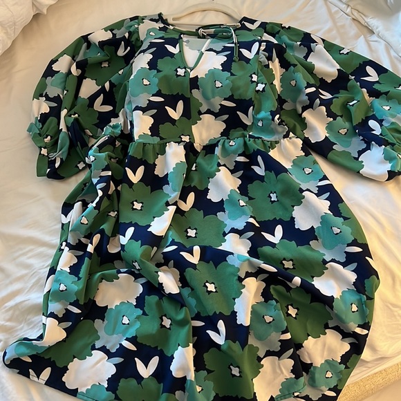 With pockets dress perfect for traveling or shopping - Picture 3 of 3